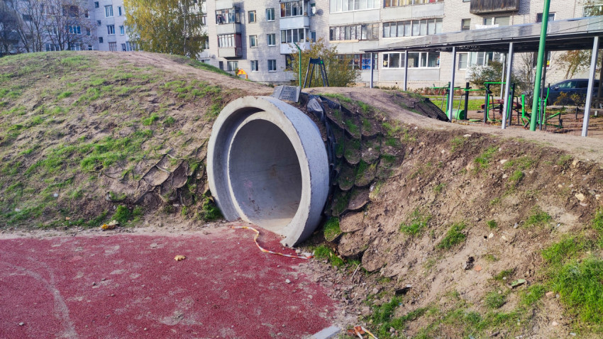 Бетонный тоннель в составе дворовой насыпи