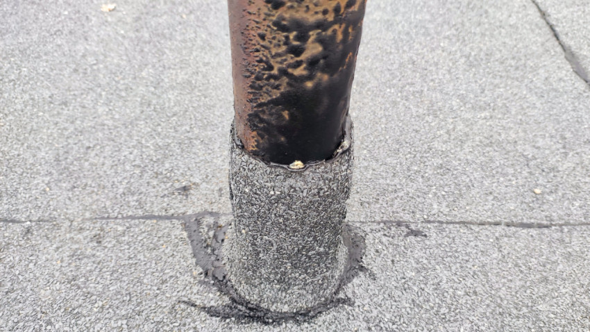 Узел примыкания стойки к кровельному ковру