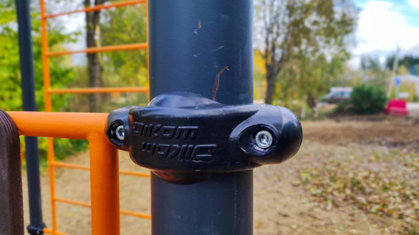 Крепление тренажёра Dikom крупным планом