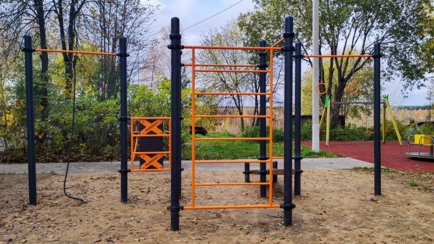 Комплекс для уличного воркаута с перекладинами и кольцами