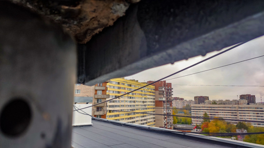 Внутренний узел вентшахты под металлическим оголовком