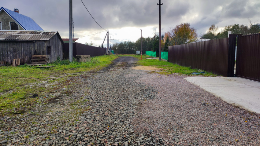 Грунтовая улица с переходом в щебёночное покрытие