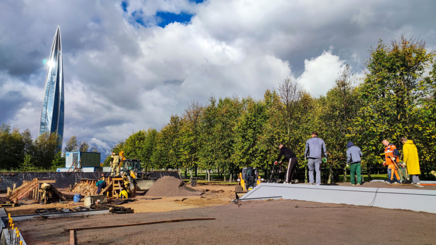 Строительство у Лахта-центра: бетонирование и планировка площадки