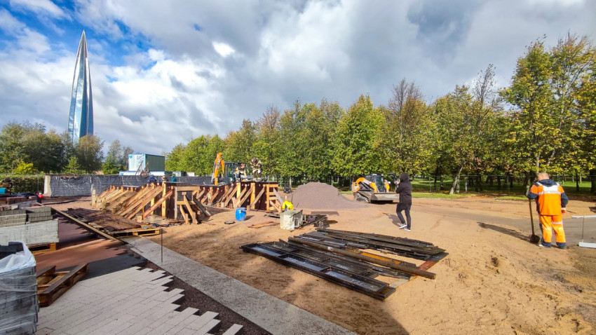 Строительные работы у Лахта-центра: монтаж опалубки и подготовка основания