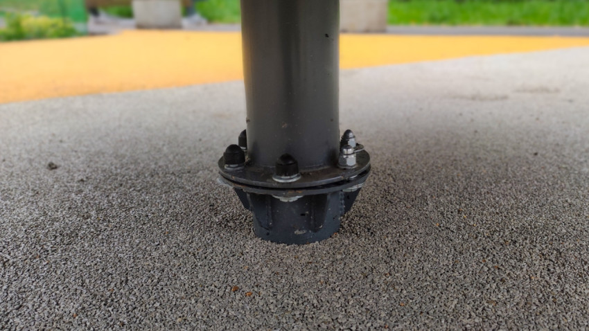 Крепление игрового оборудования к основанию