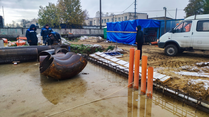 Подготовка труб и элементов трубопровода на площадке котельной