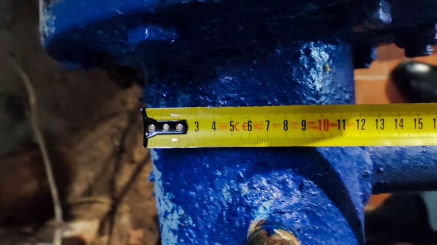 Измерение корпуса задвижки синего трубопровода