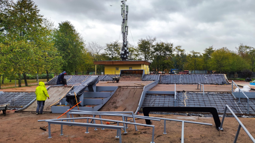 Монтаж бетонных рамп в городском скейт-парке