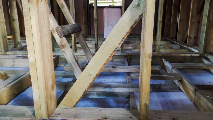 Диагональные укосины и стойки в конструкции каркасного дома