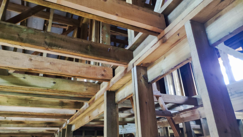 Соединение деревянных балок в конструкции каркасного дома