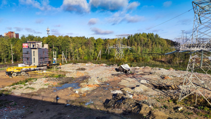 Участок застройки рядом с линиями электропередачи