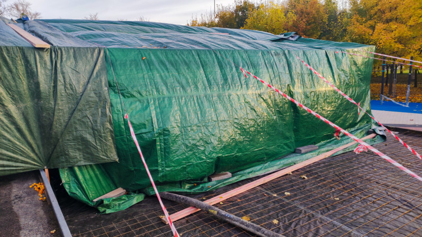 Укрытие бетонной конструкции защитным тентом