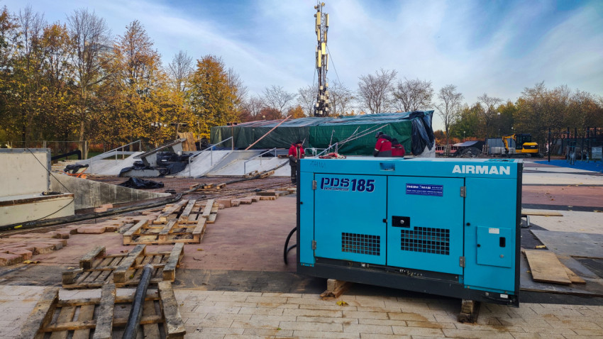 Винтовой дизельный компрессор Airman PDS185 на строительной площадке