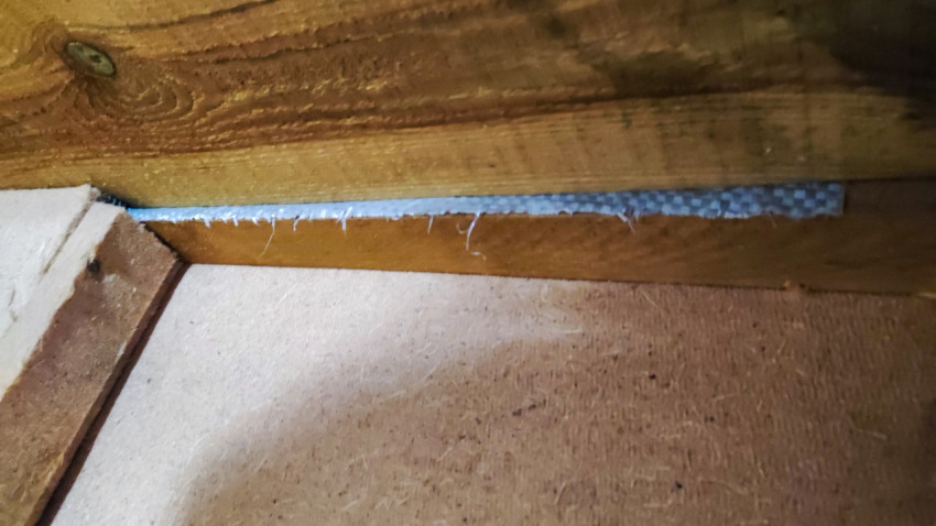 Герметизация шва между деревянными элементами стены