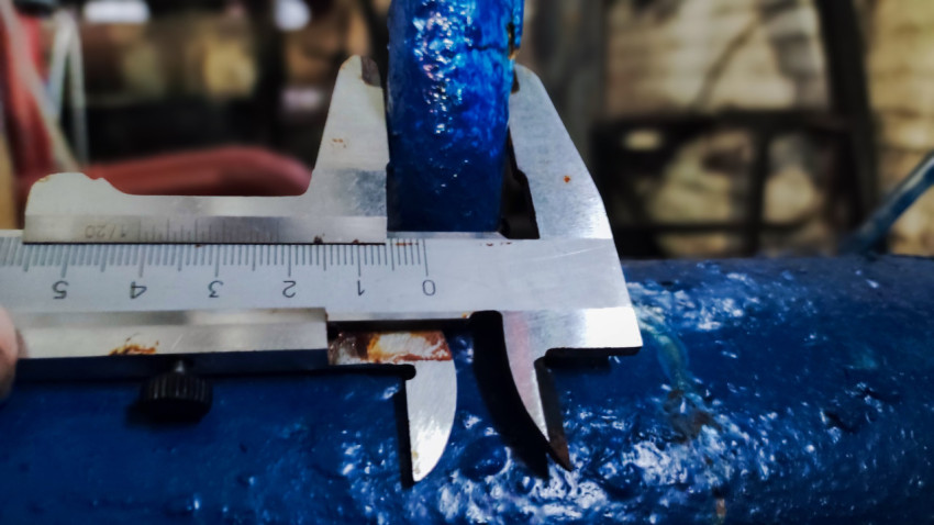 Измерение диаметра приваренного патрубка штангенциркулем