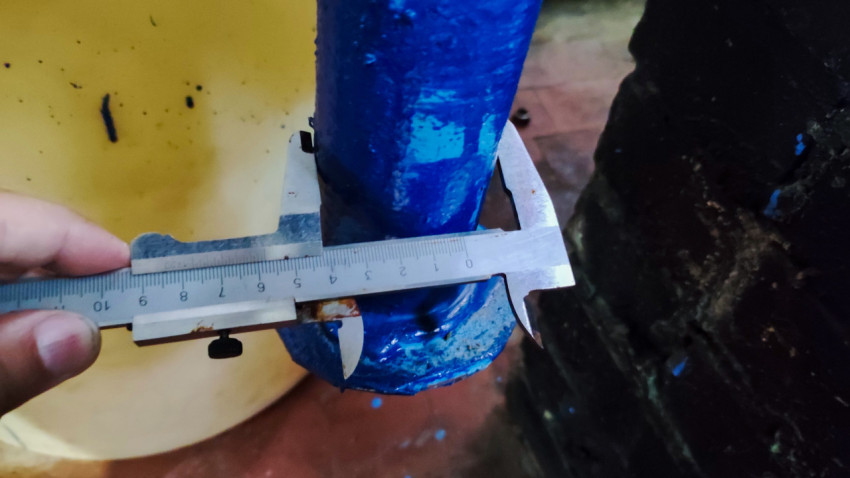 Измерение диаметра трубы штангенциркулем