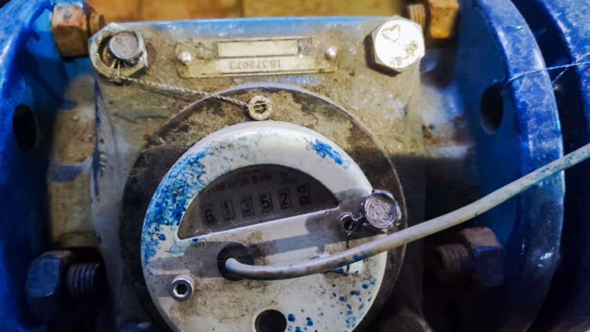 Циферблат механического водомера с пломбой