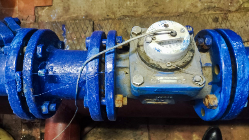 Водомерный узел крупным планом