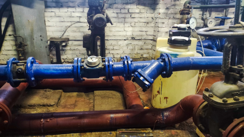 Косой фильтр на линии трубопровода