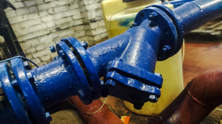 Подпиточный трубопровод в техническом помещении