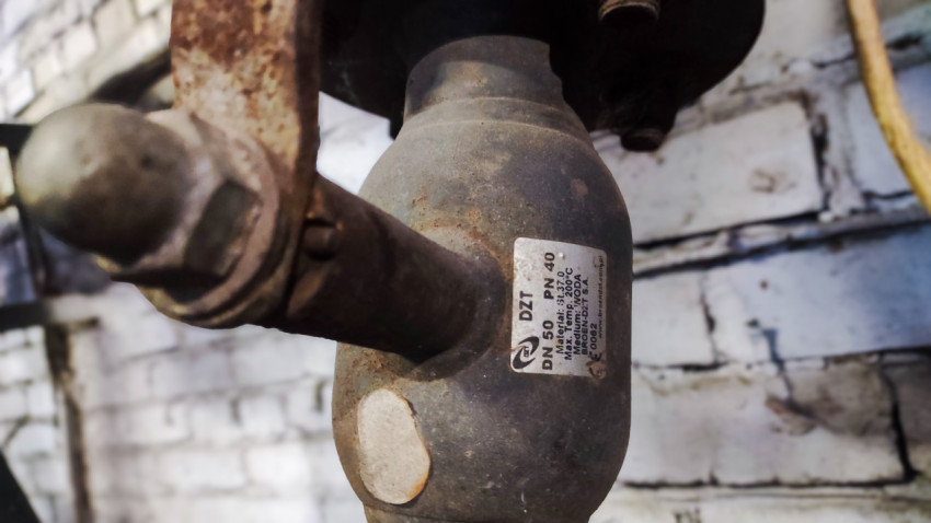 Бирка с маркировкой на шаровом кране DN50 PN40