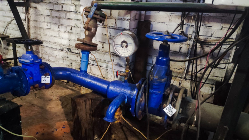 Узел трубопровода с манометром и запорной арматурой