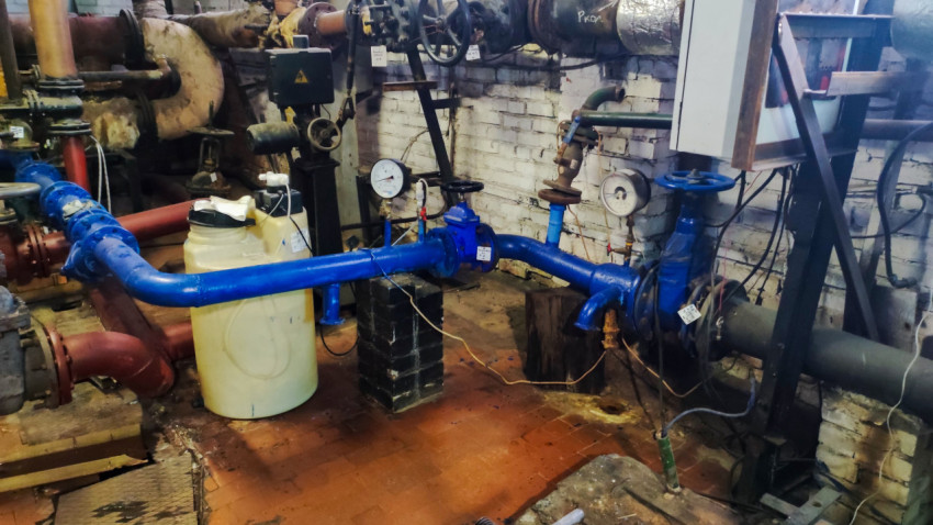 Узел трубопроводов и дозирующая емкость в ЦТП