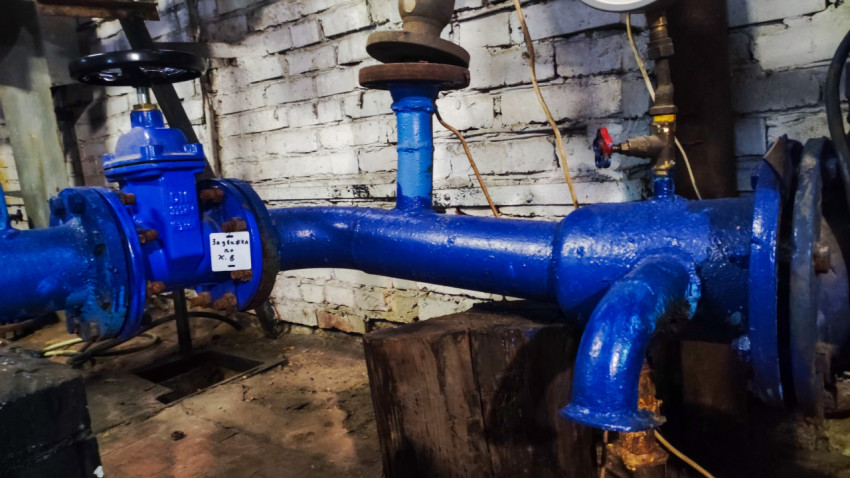 Трубопровод с задвижкой и отводом под манометр