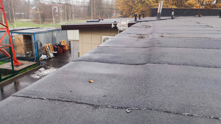 Вздутие рулонного покрытия на плоской кровле