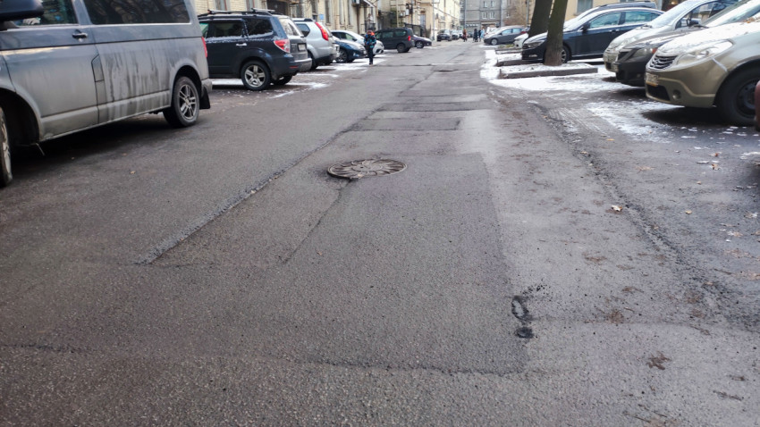 Осмотр дворовой дороги после ямочного ремонта