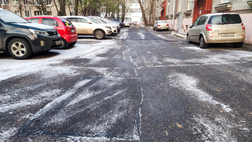 Асфальтовое покрытие дворовой дороги после ремонта