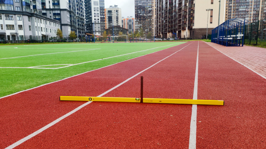 Измерение ровности беговых дорожек на спортивной площадке