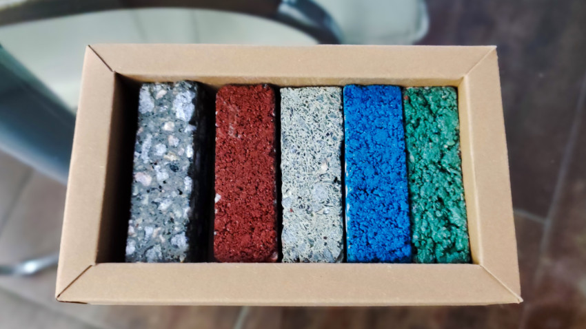 Образцы цветного дорожного покрытия в коробке