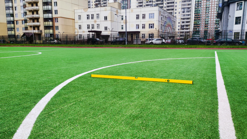 Проверка ровности футбольного поля с искусственным покрытием