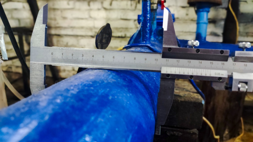 Измерение наружного диаметра трубы штангенциркулем