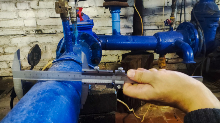 Замер наружного диаметра трубопровода в котельной