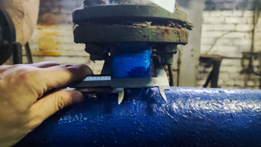 Измерение трубы у фланца в котельной