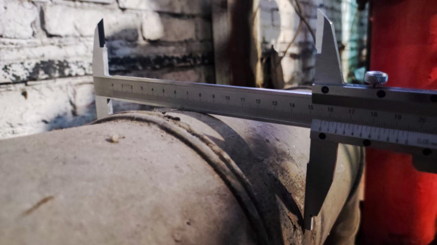 Проверка наружного диаметра трубопровода штангенциркулем