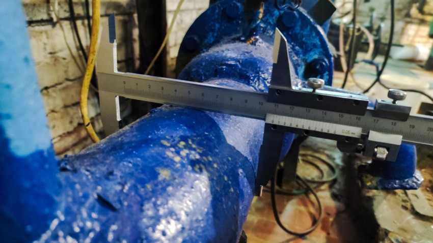 Контроль геометрии трубопровода штангенциркулем