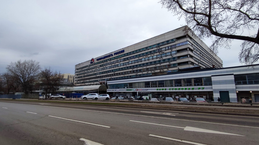 Здание РТРС «Останкино» на улице в Москве