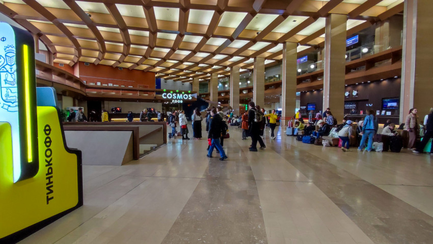 Вестибюль гостиницы «Космос» с зонами размещения гостей