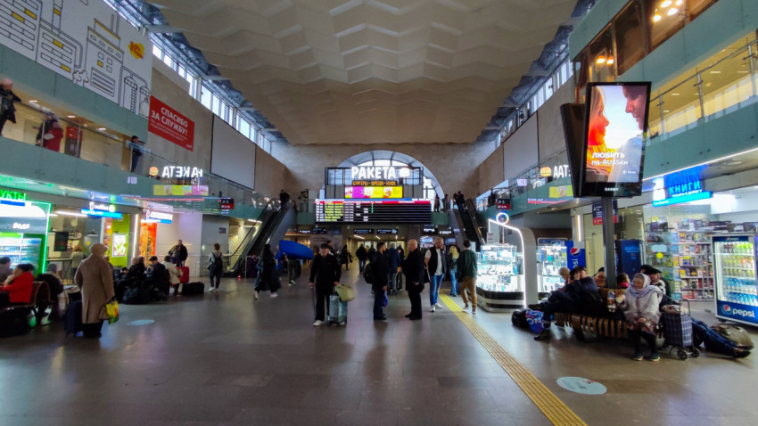Вестибюль Ленинградского вокзала в Москве