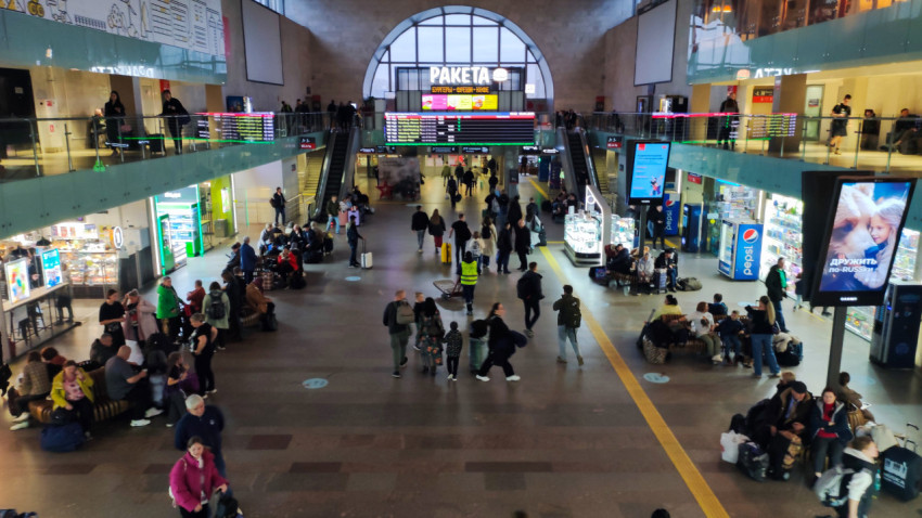 Пассажирский зал Ленинградского вокзала в Москве