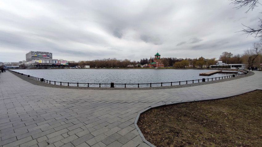 Останкинский пруд и телевизионный технический центр «Останкино»