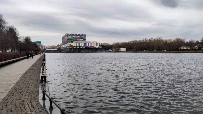 Останкинский пруд и телецентр «Останкино»