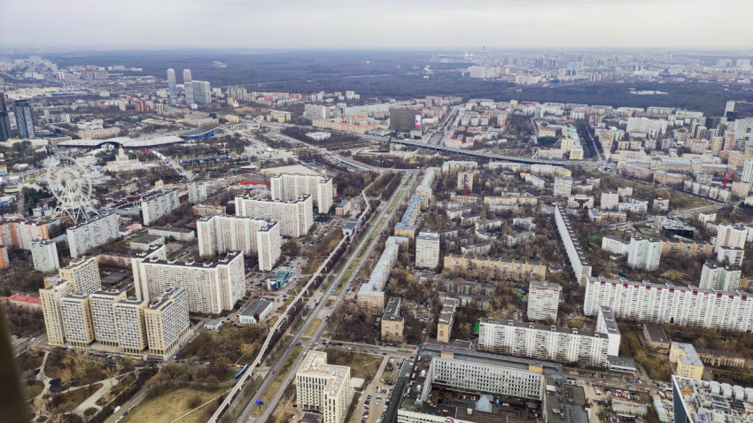 Панорама ВДНХ и окружающих кварталов с высоты