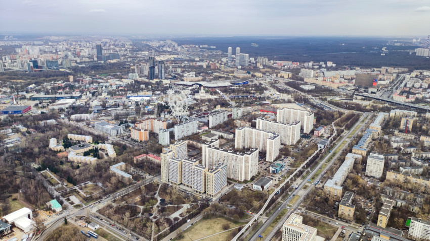 Панорама района ВДНХ и Останкино с высоты Останкинской телебашни