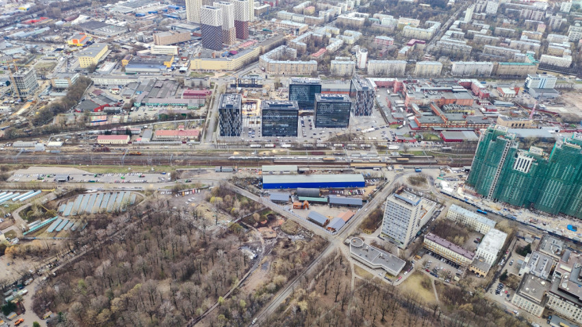 Аэрофотосъёмка городской застройки у подножия Останкинской башни