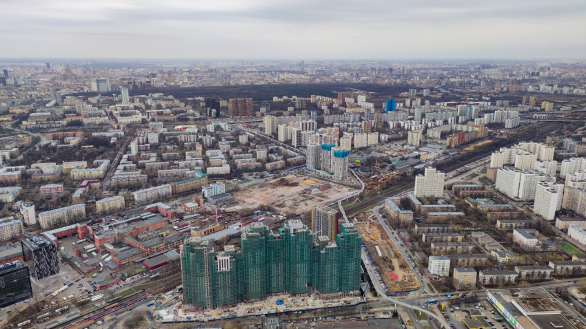 Панорамный вид жилой застройки Москвы с высоты Останкинской башни