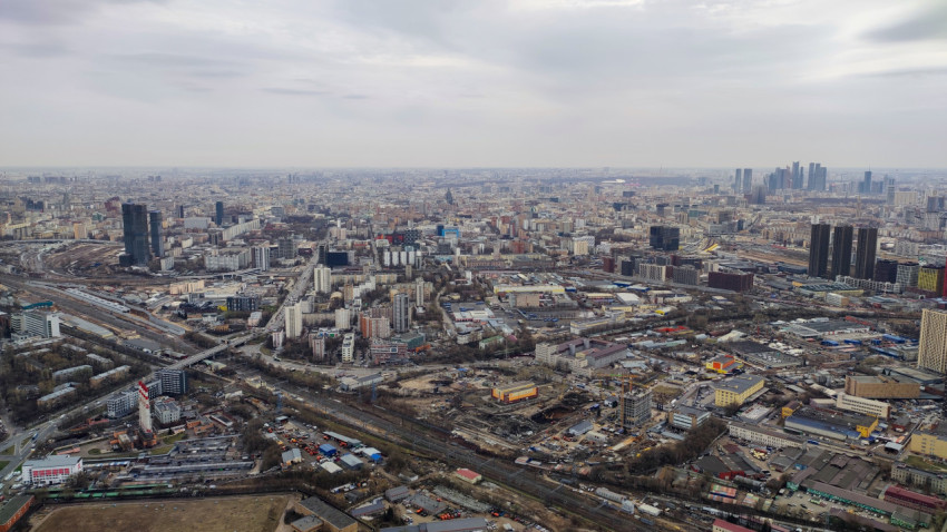 Обзор Москвы со смотровой площадки Останкинской башни в сторону делового центра
